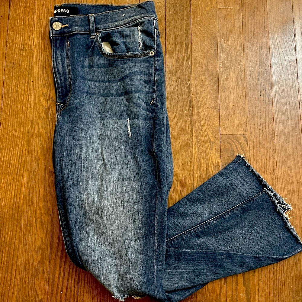 super cute express distressed stretchy skinny jeans 💝